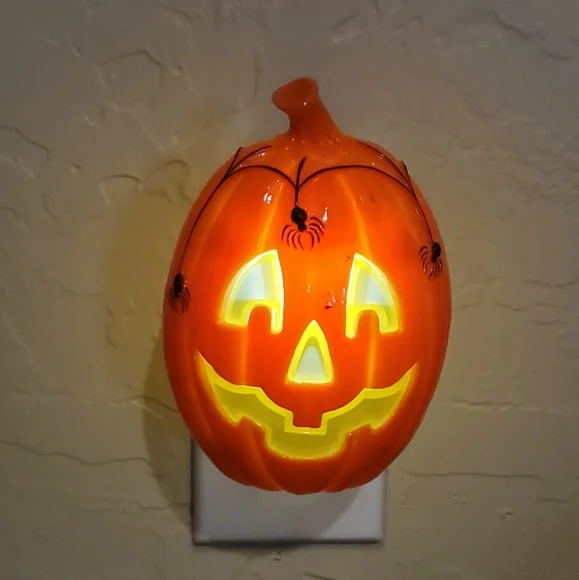 Bath & Body Works Halloween Jack-o-Lantern Wallflower Nightlight Diffuser Tested - Picture 5 of 6